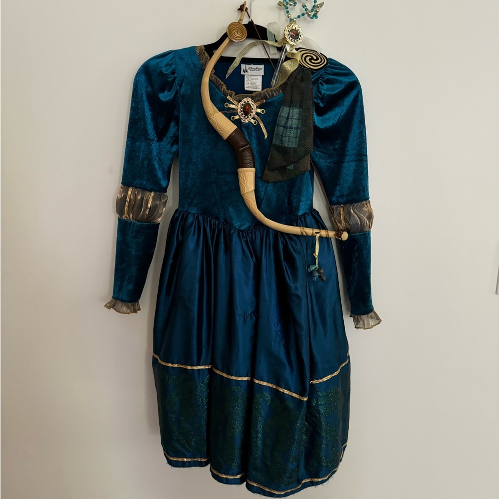 Brave Meriada Official Disney Costume w/ septor, crown, necklace & bow.